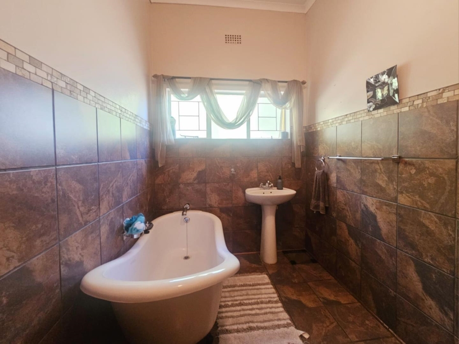 4 Bedroom Property for Sale in Dewetsdorp Free State